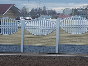Забор для загородного дома бетонный окрашенный купить Москва